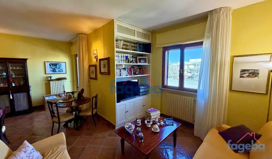 Ampio appartamento con tripla esposizione — foto 8