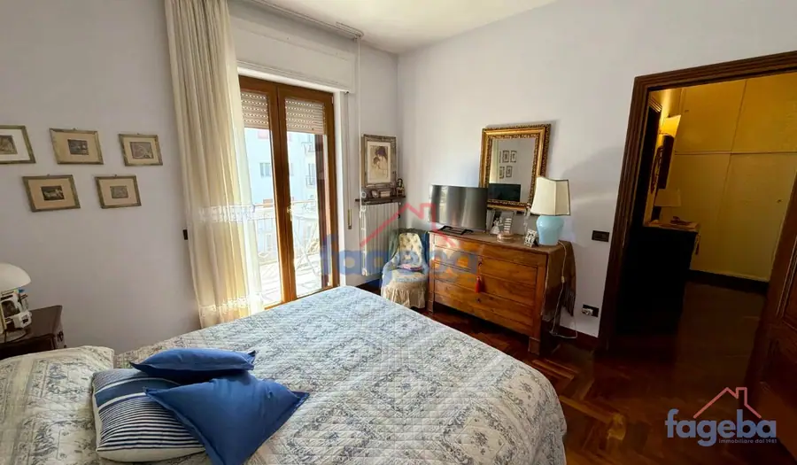 Ampio appartamento con tripla esposizione — foto 18