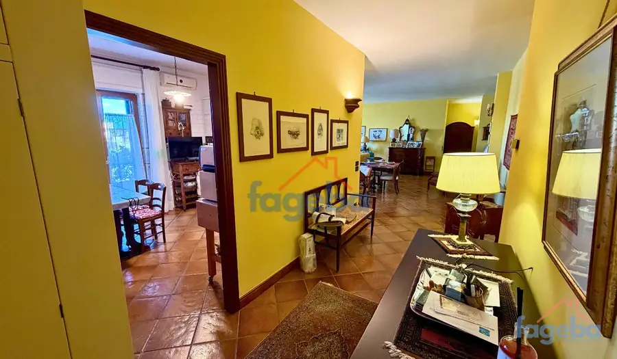 Ampio appartamento con tripla esposizione — foto 2