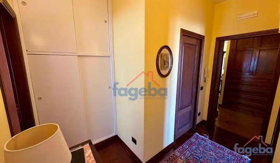 Ampio appartamento con tripla esposizione — foto 19