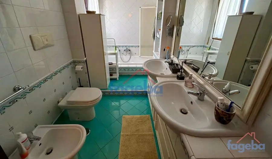 Ampio appartamento con tripla esposizione — foto 16