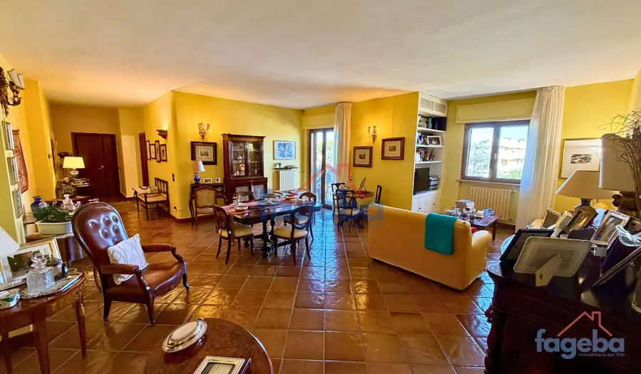 Ampio appartamento con tripla esposizione — foto 7