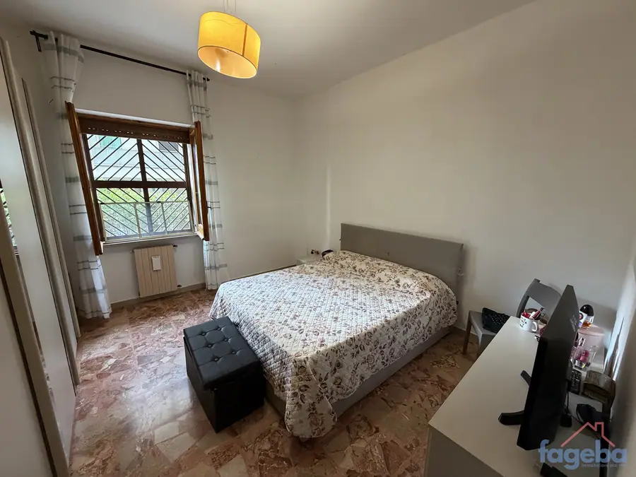 Appartamento a piano rialzato con giardino, Via Firenze