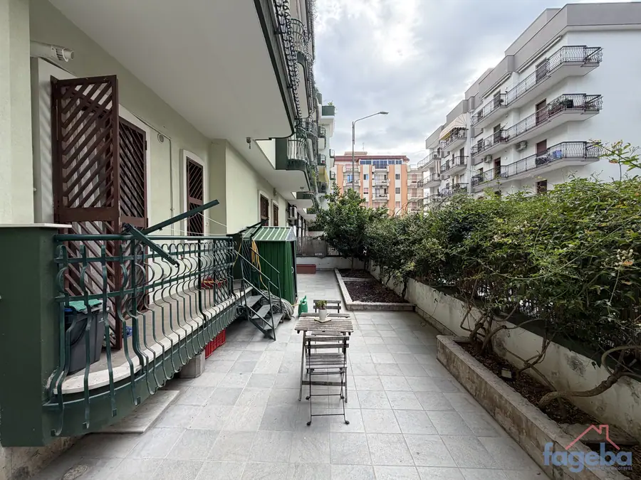 Appartamento a piano rialzato con giardino — foto 6