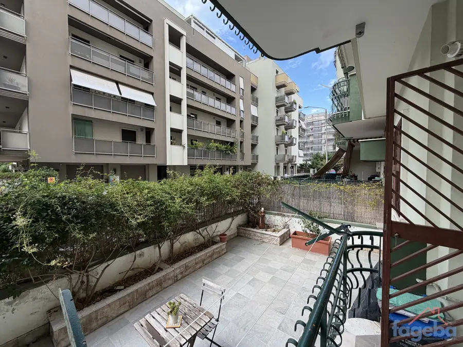 Appartamento a piano rialzato con giardino — foto 5