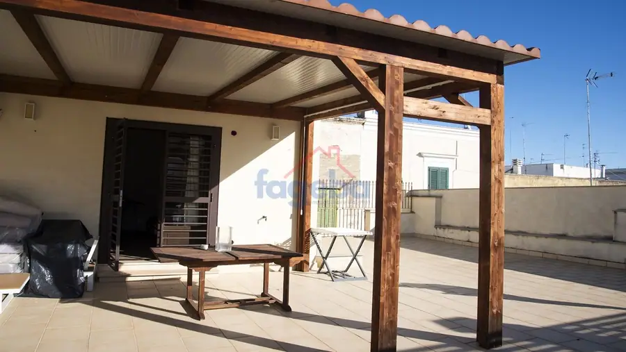 Appartamento ristrutturato con terrazza privata — foto 8