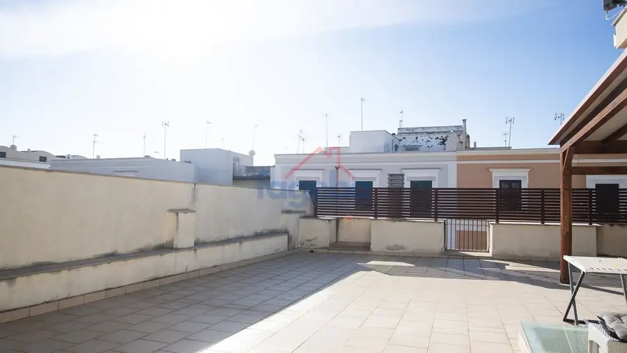 Appartamento ristrutturato con terrazza privata — foto 13