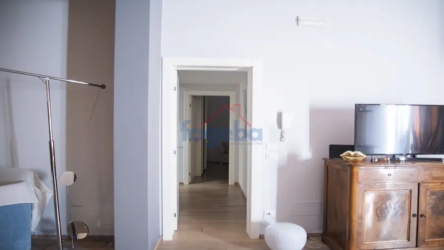 Appartamento ristrutturato con terrazza privata — foto 39