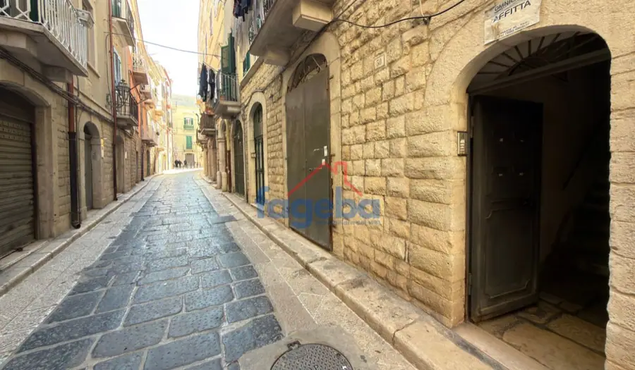 Appartamento storico con terrazzo privato — foto 9