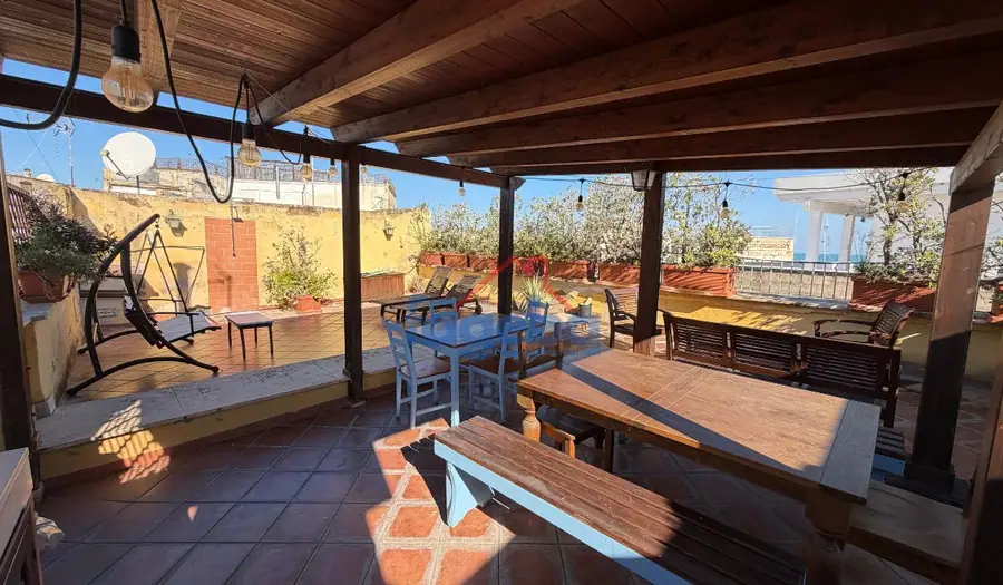 Appartamento storico con terrazzo privato — foto 7