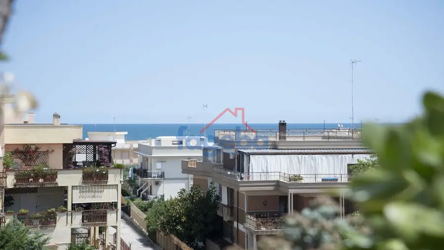 Attico vista mare a Trani — foto 12