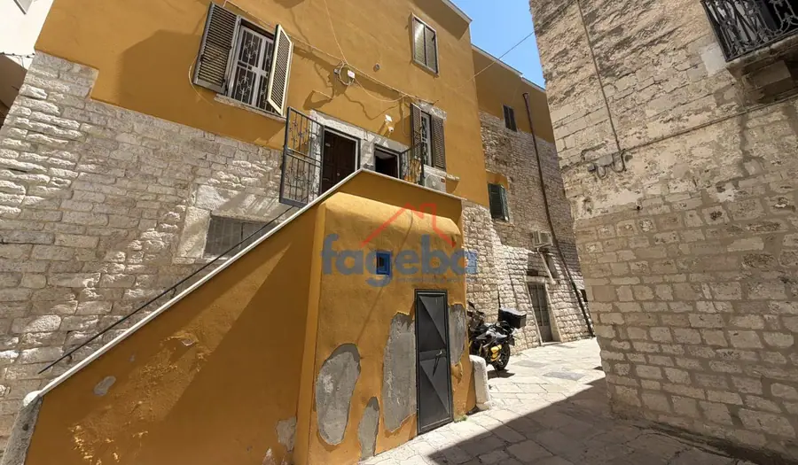Bilocale moderno con doppia esposizione, Trani Centro