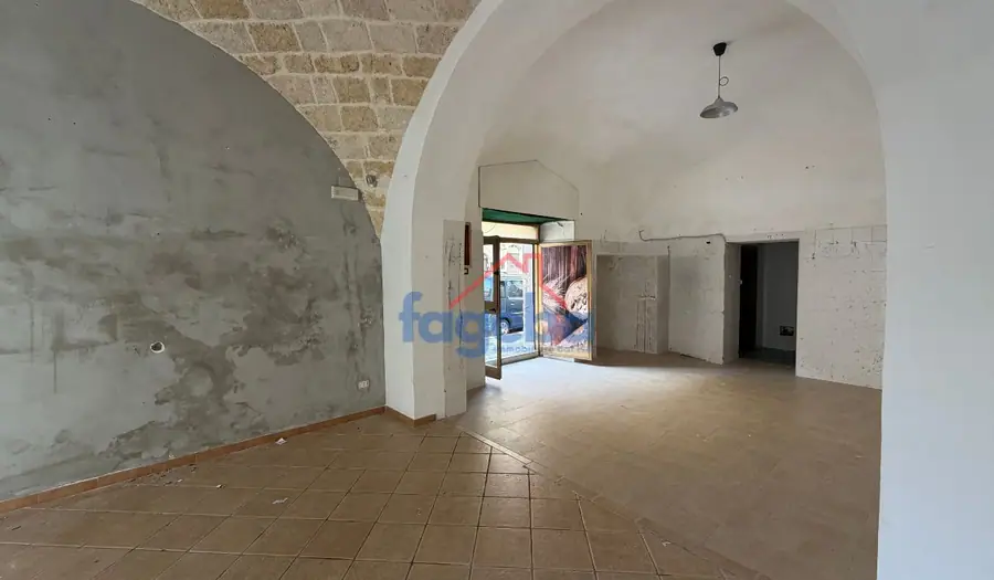 Locale commerciale angolare — foto 6