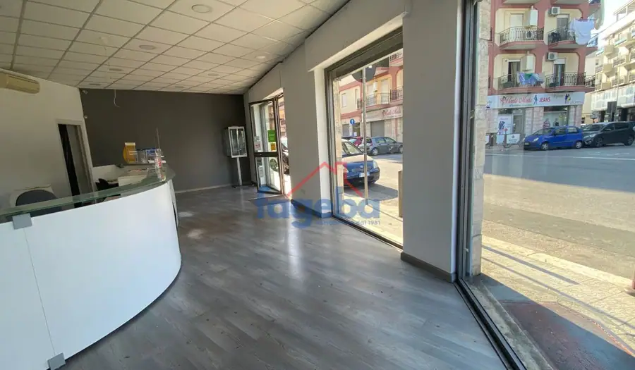 Locale commerciale angolare — foto 11