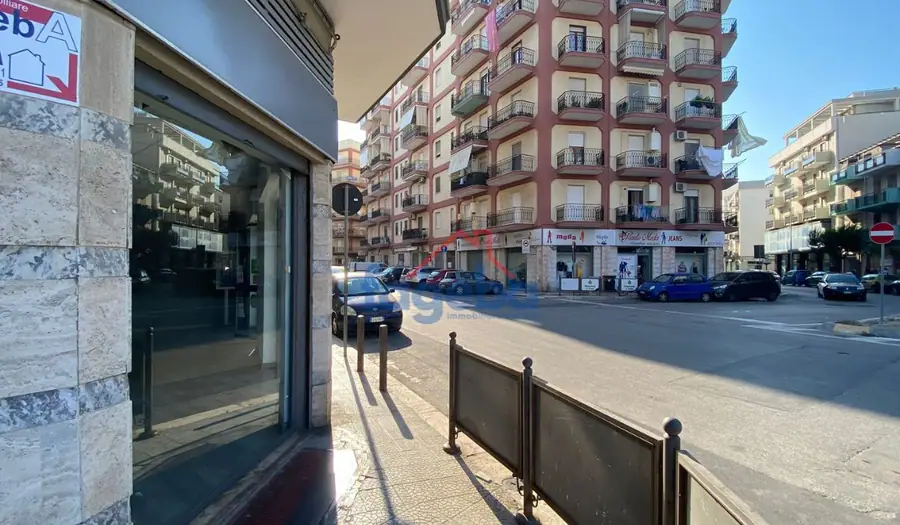 Locale commerciale angolare — foto 14