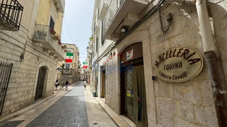 Locale commerciale in zona centrale a Trani — foto 8