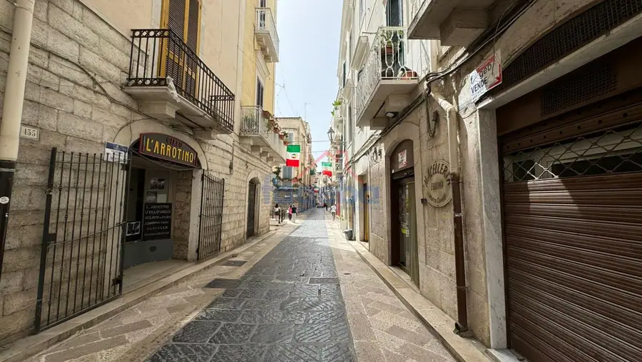 Locale commerciale in zona centrale a Trani — foto 9