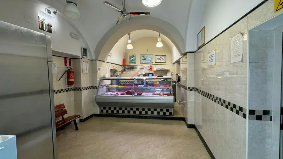 Locale commerciale in zona centrale a Trani, Trani Centro