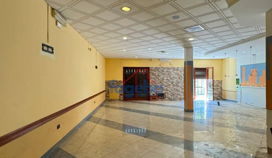 Locale con canna fumaria zona porto — foto 11