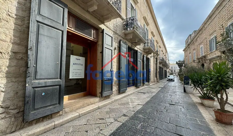Locale di pregio in centro con 2 vetrine — foto 15