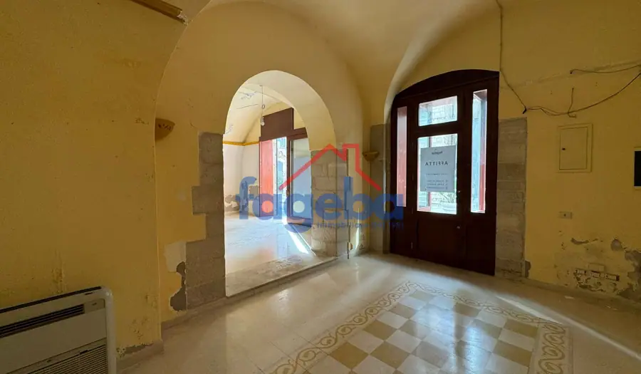 Locale di pregio in centro con 2 vetrine — foto 7